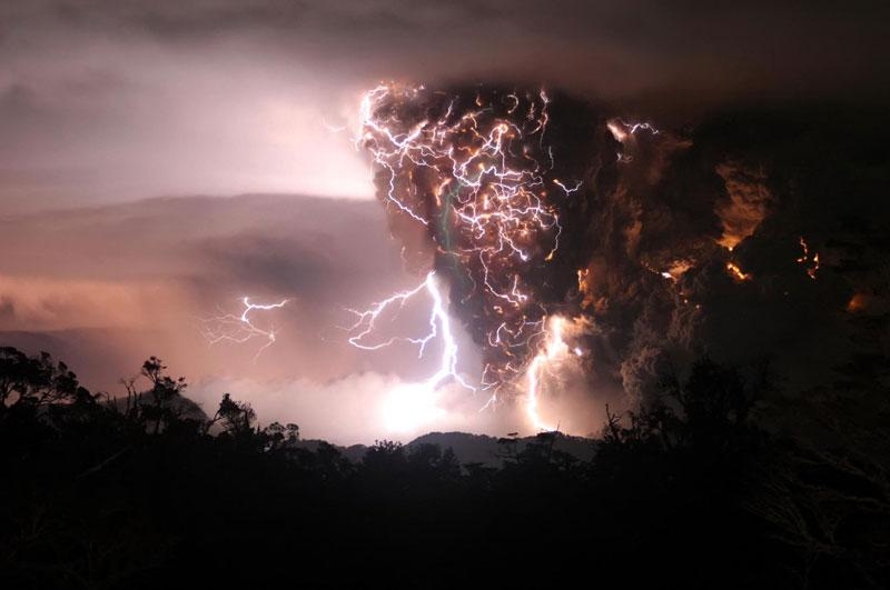 Volcano-Lightning-2