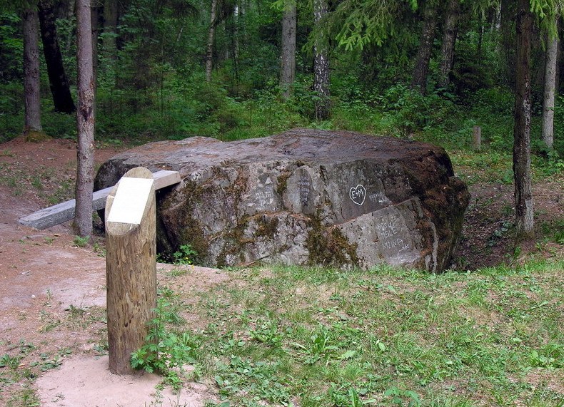 juodasis-akmuo-Žibiku akmuo