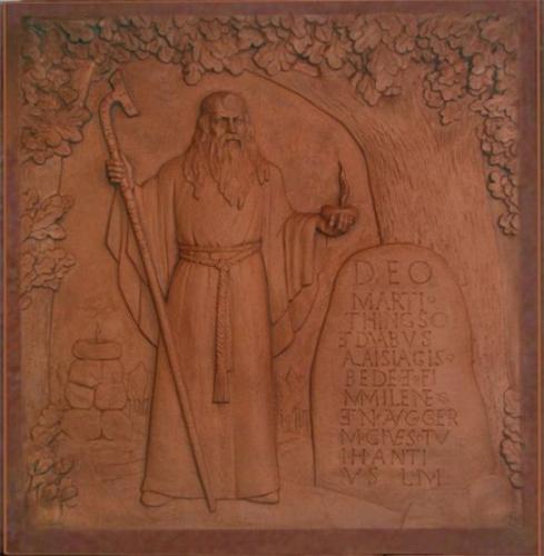 Skulptūra Tautai ir kalbai Marijampolėje. Autorius K. Balčiūnas