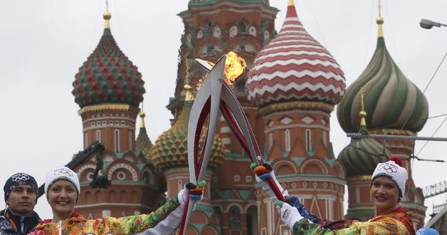 Olympic champions, synchronised swimmer Anastasia Davydova and artistic gymnast Svetlana Khorkina, take part in the Sochi 2014 Winter Olympic torch relay in central Moscow