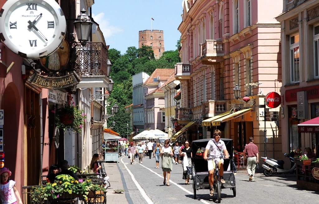 Lithuania-Vilnius-medieval.street
