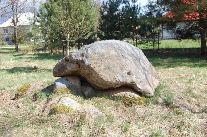 akmenys2